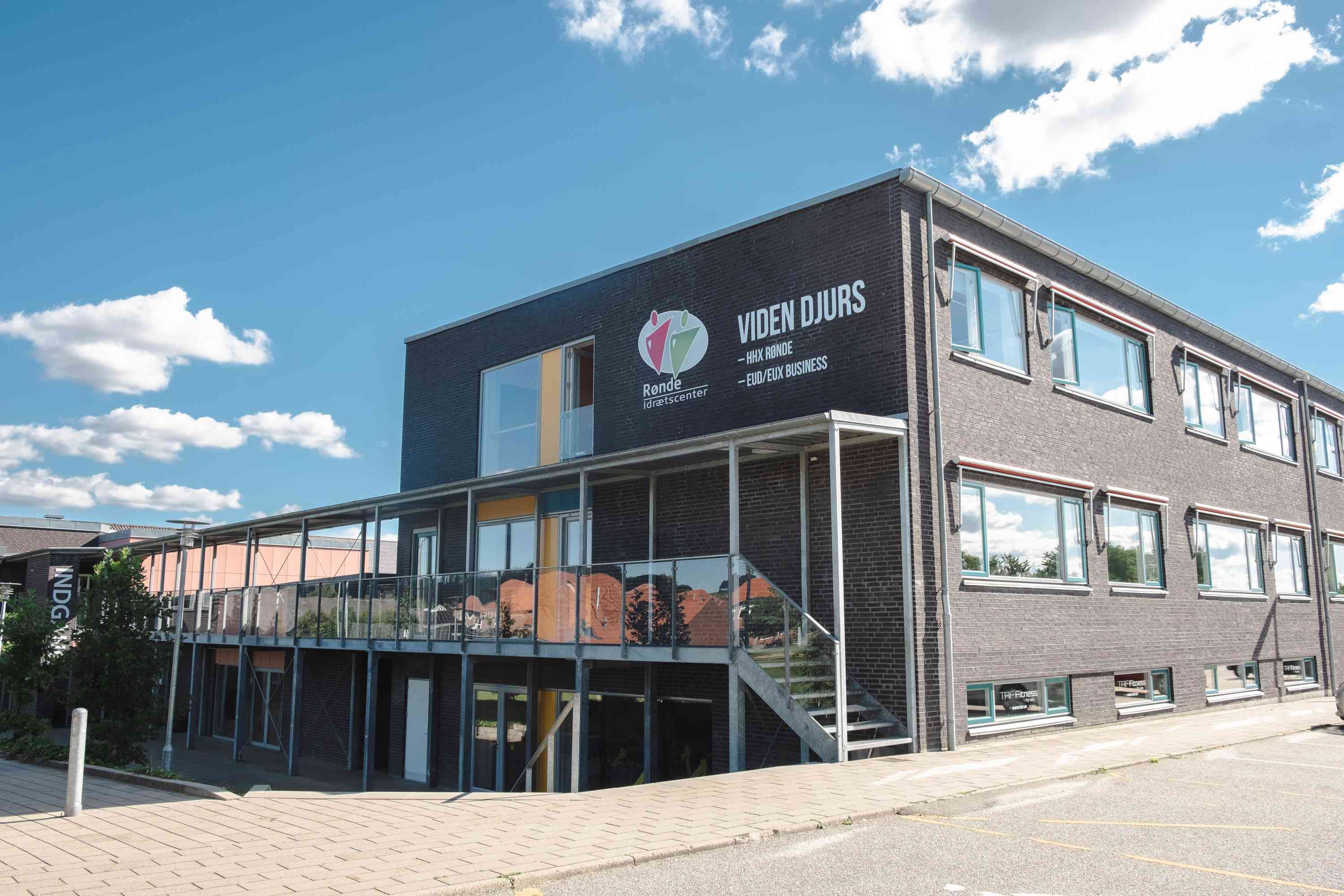 Facaden af Handelsgymnasium Rønde