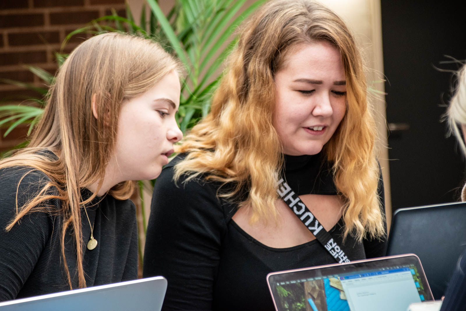 Elever udføre gruppearbejde